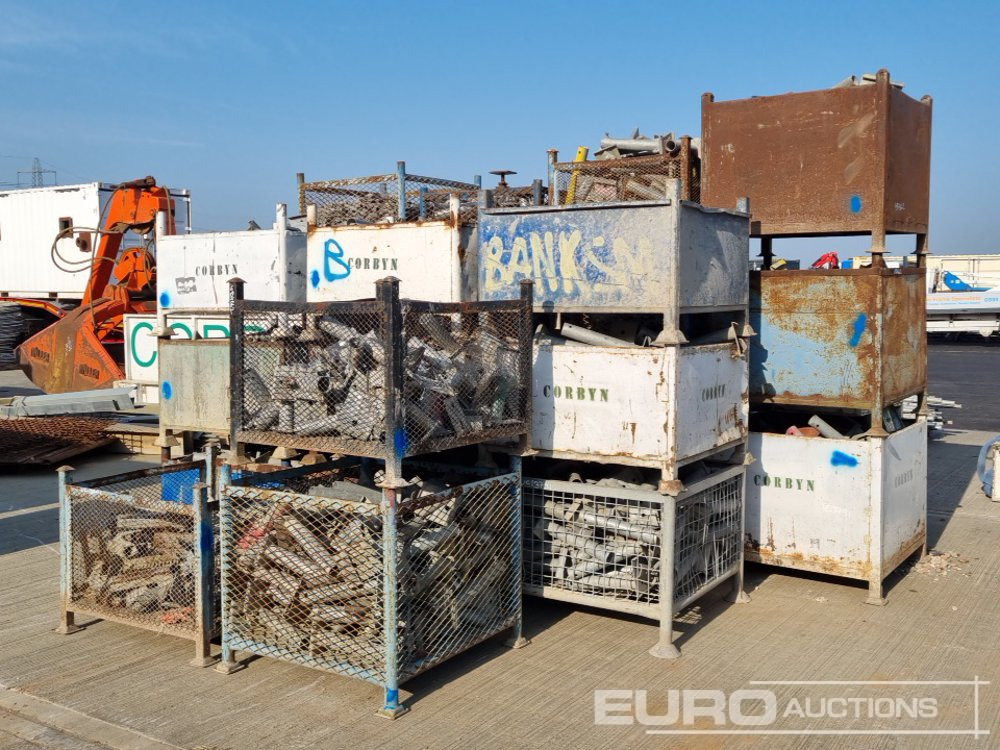 Stillage of Formwork & Scaffolding Parts & Fittings (30 of) - Matériel de chantier: photos 1 Stillage of Formwork & Scaffolding Parts & Fittings (30 of) - Matériel de chantier: photos 1