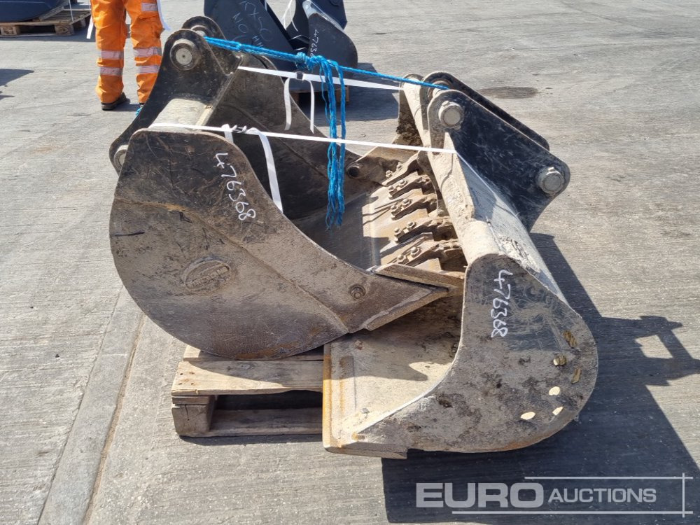 Strickland 60" Ditching, 36" Digging Bucket 45mm Pin to suit 4-6 Ton Excavator - Godet: photos 2 Strickland 60" Ditching, 36" Digging Bucket 45mm Pin to suit 4-6 Ton Excavator - Godet: photos 2
