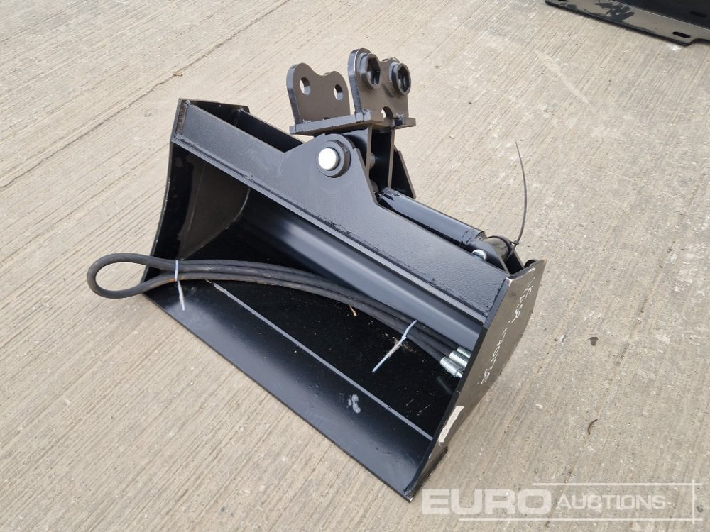 Unused 2025 Captok 24" Tilting Bucket 25mm Pin to suit Mini Excavator - Godet: photos 1 Unused 2025 Captok 24" Tilting Bucket 25mm Pin to suit Mini Excavator - Godet: photos 1