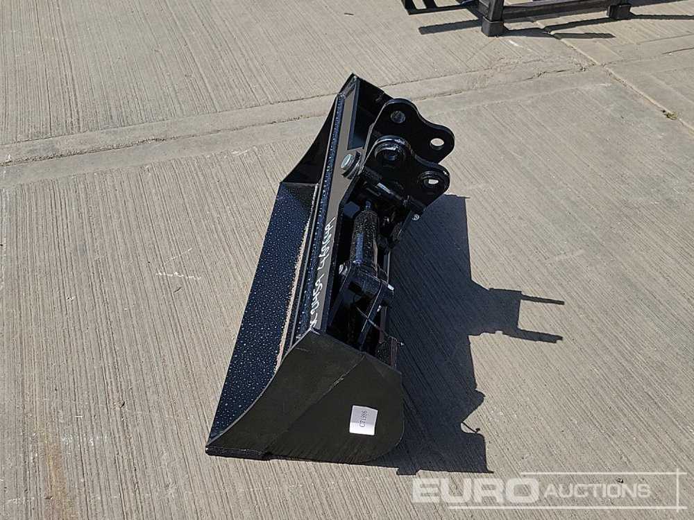 Unused 2025 Captok 32" Hydraulic Tilting Bucket 25mm Pin to suit Mini Excavator - Godet: photos 2 Unused 2025 Captok 32" Hydraulic Tilting Bucket 25mm Pin to suit Mini Excavator - Godet: photos 2