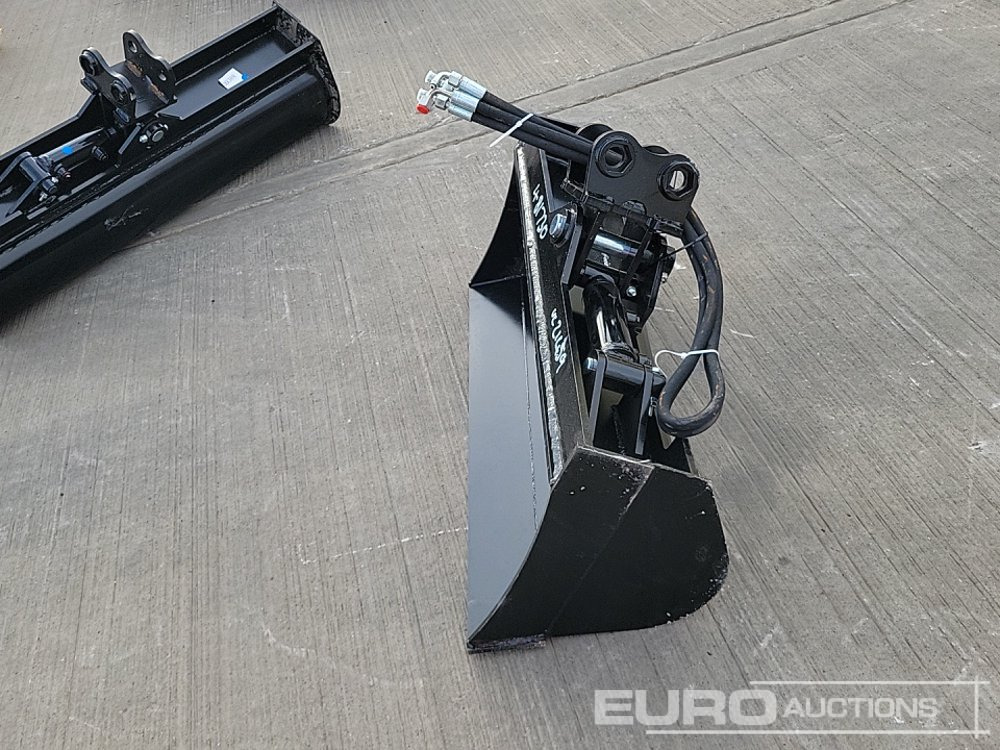 Unused 2025 Captok 32" Hydraulic Tilting Bucket 25mm Pin to suit Mini Excavator - Godet: photos 2 Unused 2025 Captok 32" Hydraulic Tilting Bucket 25mm Pin to suit Mini Excavator - Godet: photos 2