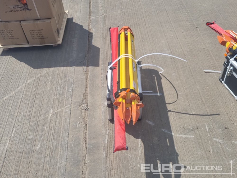 Matériel de chantier Unused 2025 Captok Self-Leveling Rotary Laser, Receiver, Tripod, Grade Rod: photos 8