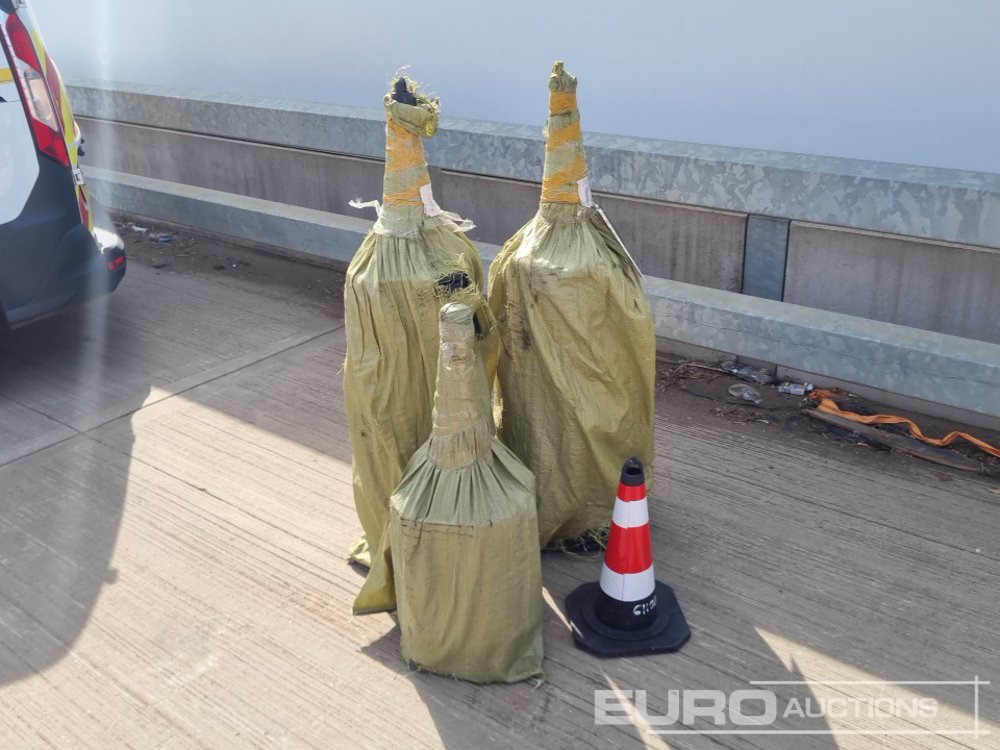 Unused 2025 XY Traffic Cones (100 of) - Matériel de chantier: photos 4 Unused 2025 XY Traffic Cones (100 of) - Matériel de chantier: photos 4