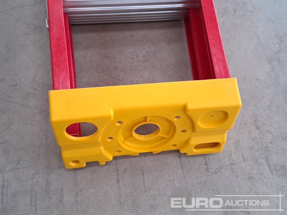 Unused 3 Tread Fibreglass Step Ladder - Équipement de garage: photos 5 Unused 3 Tread Fibreglass Step Ladder - Équipement de garage: photos 5
