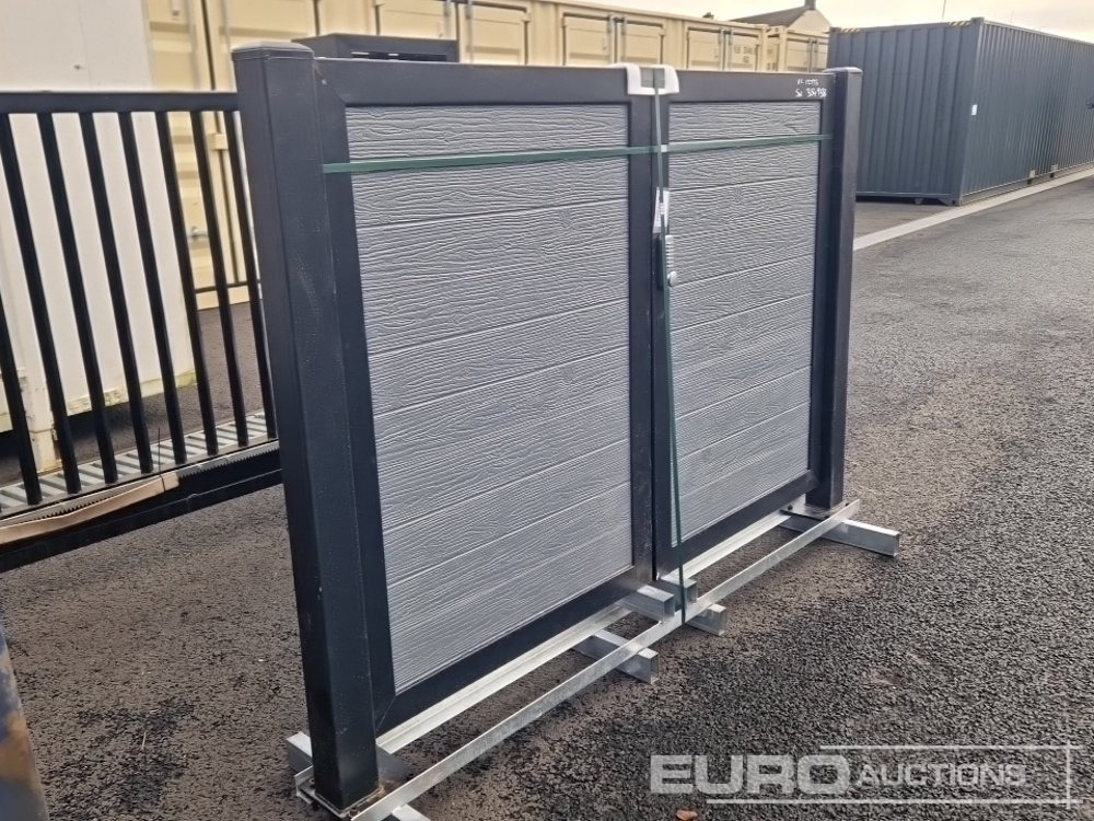 Unused 6' 6" Double Gate & Posts - Matériel de chantier: photos 5 Unused 6' 6" Double Gate & Posts - Matériel de chantier: photos 5