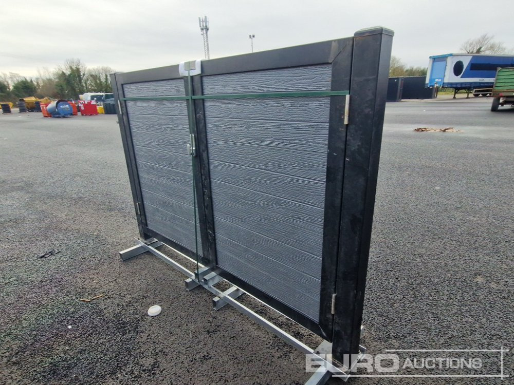 Unused 6' 6" Double Gate & Posts - Matériel de chantier: photos 4 Unused 6' 6" Double Gate & Posts - Matériel de chantier: photos 4