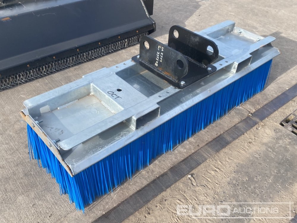 Unused 60" Forklift & Excavator Brush 45mm Pin to suit 4-6 Ton Excavator - Attache rapide: photos 1 Unused 60" Forklift & Excavator Brush 45mm Pin to suit 4-6 Ton Excavator - Attache rapide: photos 1