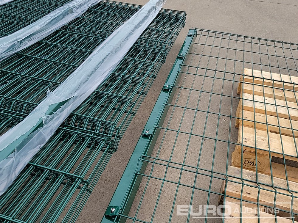 Matériel de chantier Unused Galvanised & Powder Coated Heavy Duty (5mm) Wire Mesh Fencing, 25 x H2.4m x W2.2m Panels, 26 x 60mm x 60mm x3m Posts, with Fittings (Green): photos 9