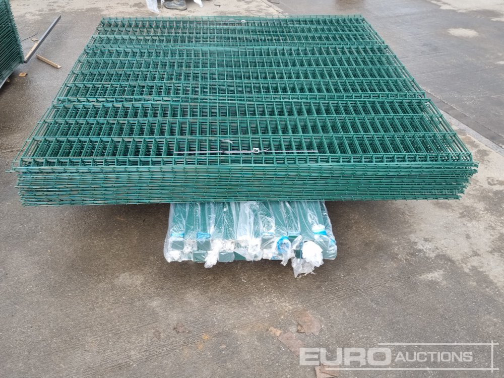 Matériel de chantier Unused Galvanised & Powder Coated Heavy Duty (5mm) Wire Mesh Fencing, 25 x H2.4m x W2.2m Panels, 26 x 60mm x 60mm x3m Posts, with Fittings (Green): photos 19