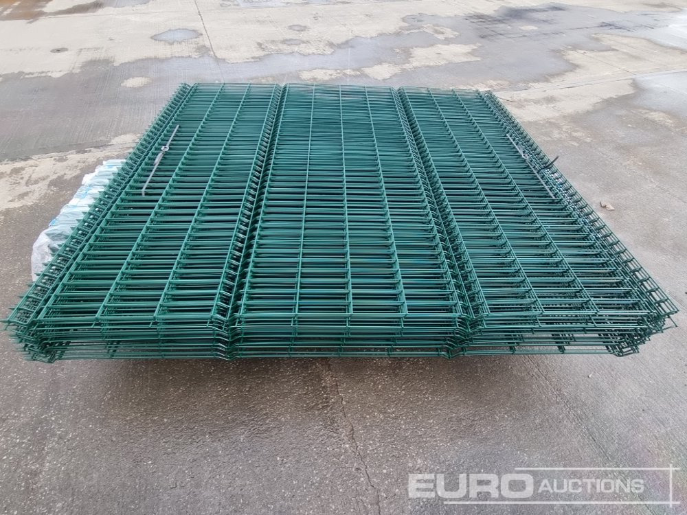 Matériel de chantier Unused Galvanised & Powder Coated Heavy Duty (5mm) Wire Mesh Fencing, 25 x H2.4m x W2.2m Panels, 26 x 60mm x 60mm x3m Posts, with Fittings (Green): photos 17