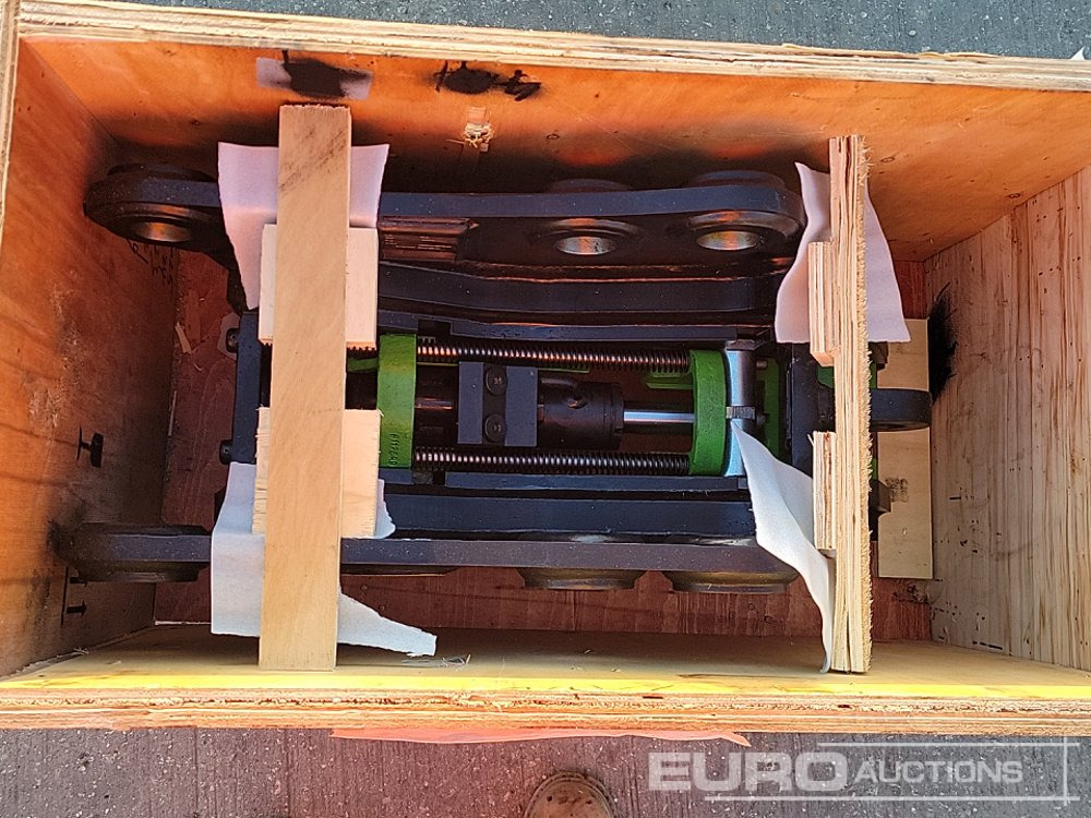 Unused Geith Hydraulic Double Lock Quick Hitch 45mm Pin to suit 4-6 Ton Excavator - Attache rapide: photos 1 Unused Geith Hydraulic Double Lock Quick Hitch 45mm Pin to suit 4-6 Ton Excavator - Attache rapide: photos 1