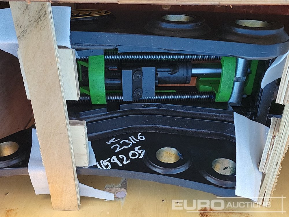 Unused Geith Hydraulic Double Lock Quick Hitch 45mm Pin to suit 4-6 Ton Excavator - Attache rapide: photos 3 Unused Geith Hydraulic Double Lock Quick Hitch 45mm Pin to suit 4-6 Ton Excavator - Attache rapide: photos 3