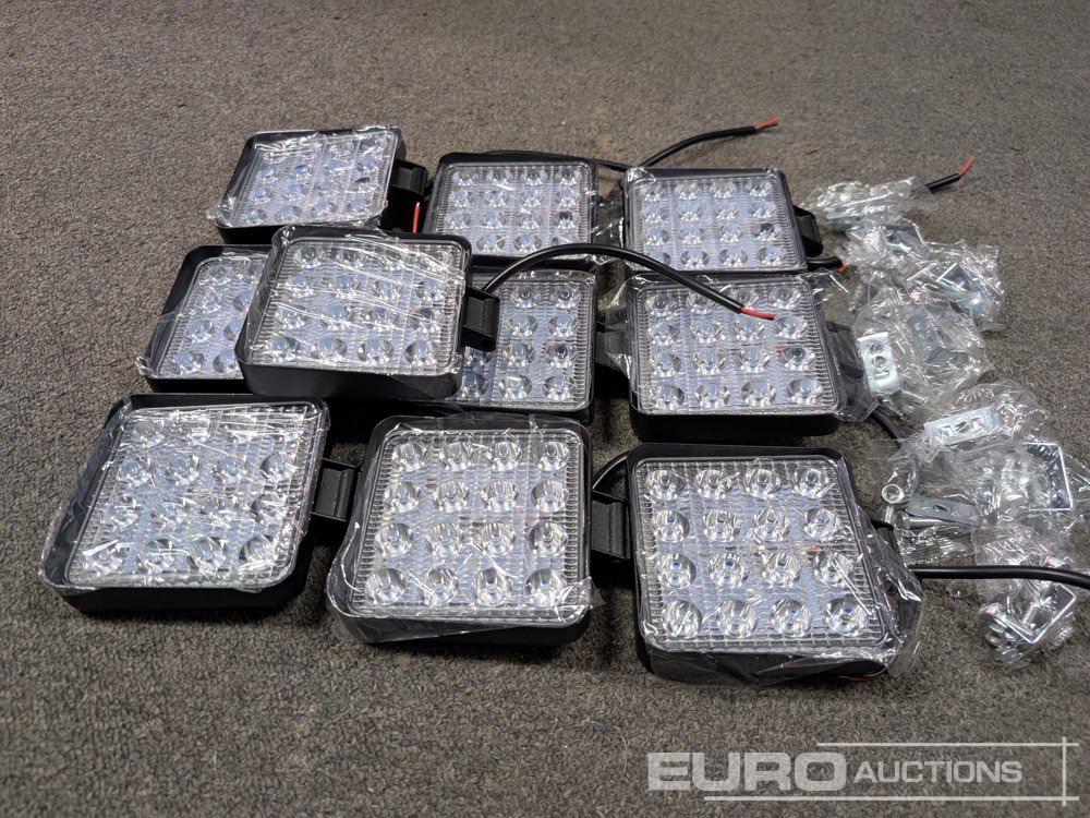 Unused LED Work Lights, 48w, 12V/24V, Adjustable Bracket, IP67 Waterproof, 6000k White (10 of) - Équipement de garage: photos 1 Unused LED Work Lights, 48w, 12V/24V, Adjustable Bracket, IP67 Waterproof, 6000k White (10 of) - Équipement de garage: photos 1