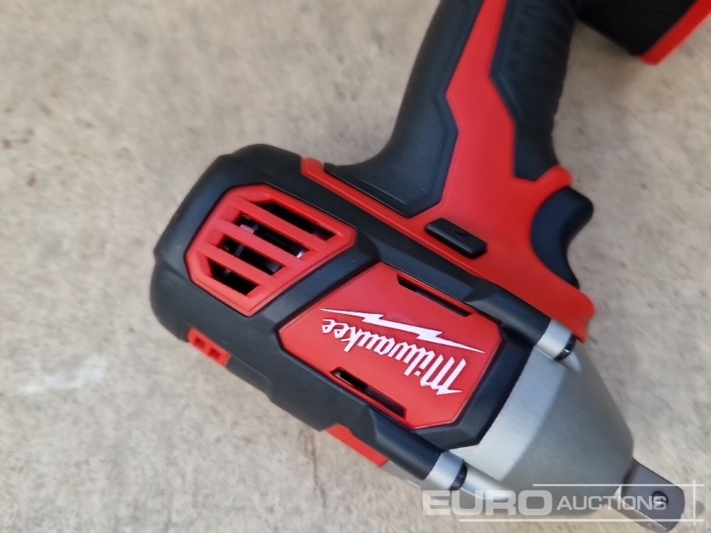 Matériel de chantier Unused Milwaukee M18 1/2 Cordless Impact Wrench (Body Only): photos 6