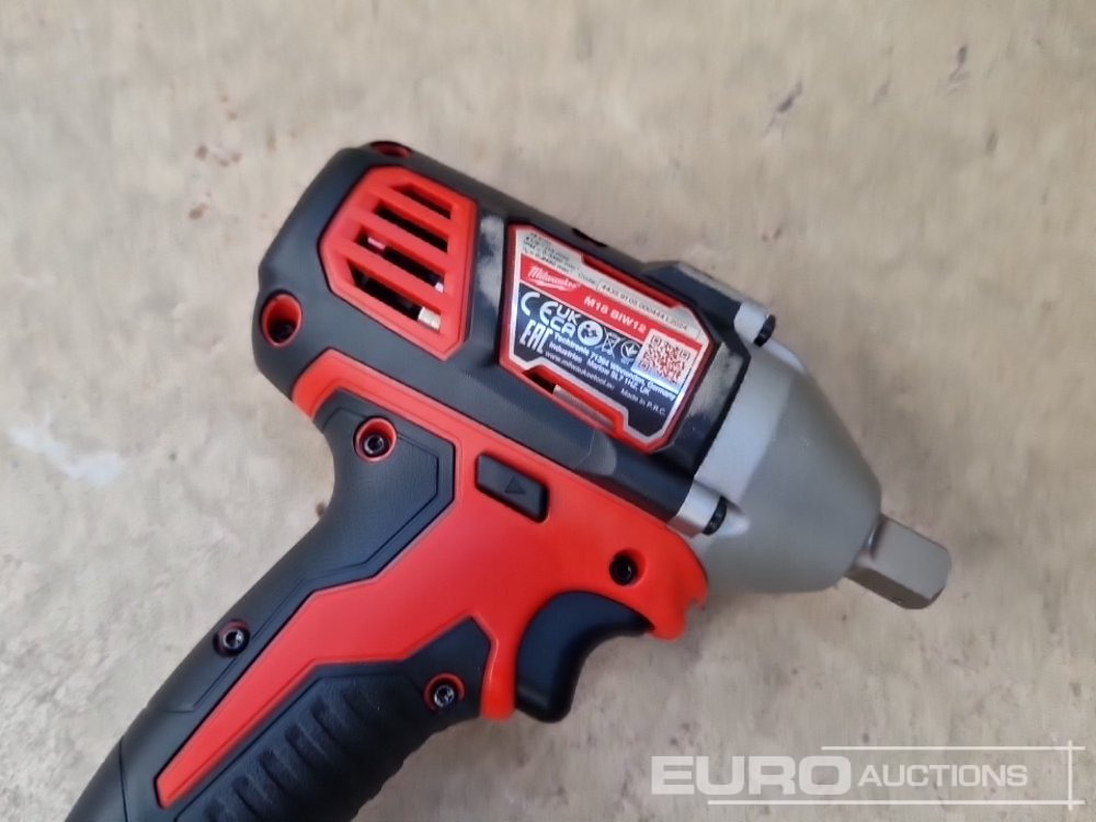 Matériel de chantier Unused Milwaukee M18 1/2 Cordless Impact Wrench (Body Only): photos 10