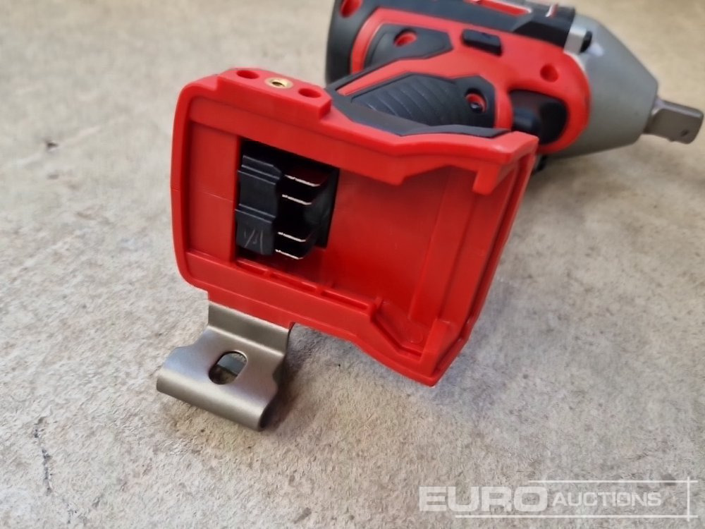 Matériel de chantier Unused Milwaukee M18 1/2 Cordless Impact Wrench (Body Only): photos 9