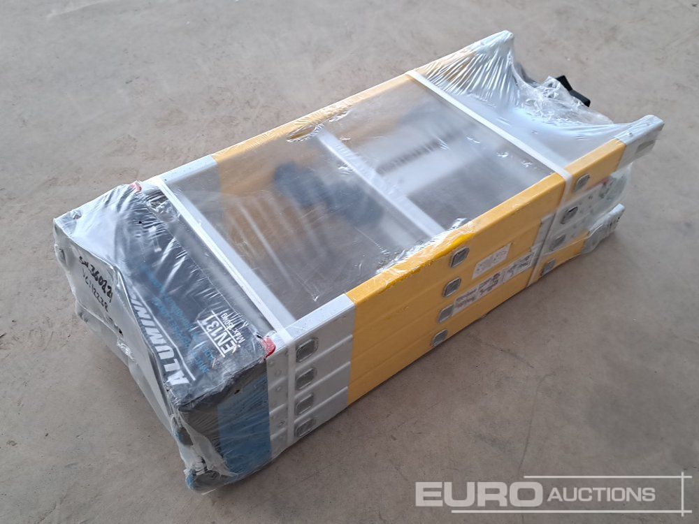 Unused Multipurpose Fibreglass Step Ladder - Équipement de garage: photos 1 Unused Multipurpose Fibreglass Step Ladder - Équipement de garage: photos 1
