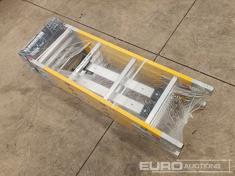 Unused Multipurpose Fibreglass Step Ladder - Équipement de garage: photos 4 Unused Multipurpose Fibreglass Step Ladder - Équipement de garage: photos 4