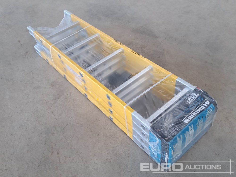 Unused Multipurpose Fibreglass Step Ladder - Équipement de garage: photos 2 Unused Multipurpose Fibreglass Step Ladder - Équipement de garage: photos 2