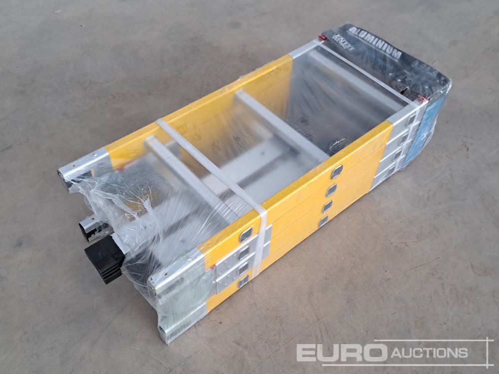 Unused Multipurpose Fibreglass Step Ladder - Équipement de garage: photos 3 Unused Multipurpose Fibreglass Step Ladder - Équipement de garage: photos 3
