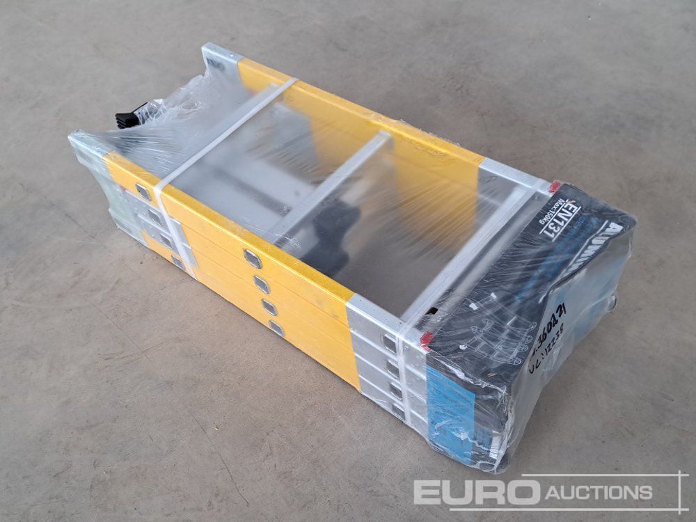 Unused Multipurpose Fibreglass Step Ladder - Équipement de garage: photos 4 Unused Multipurpose Fibreglass Step Ladder - Équipement de garage: photos 4