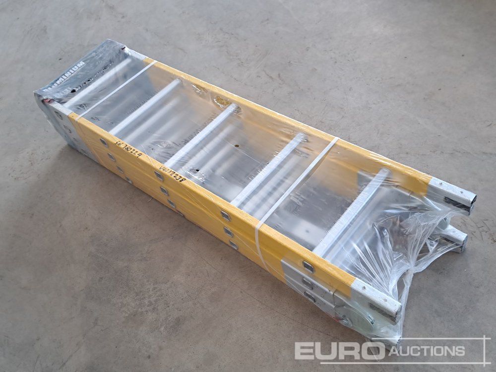 Unused Multipurpose Fibreglass Step Ladder - Équipement de garage: photos 4 Unused Multipurpose Fibreglass Step Ladder - Équipement de garage: photos 4