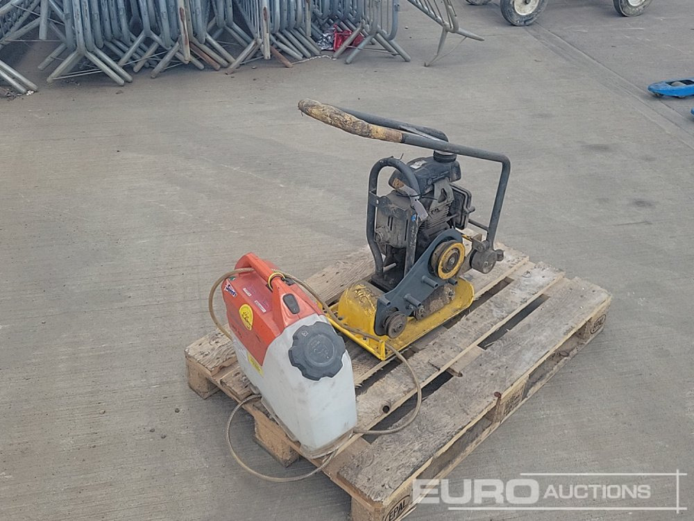 Wacker Neuson Diesel Compaction Plate (Spares), Husqvarna Battery Powered Water Tank - Travaux routiers: photos 1 Wacker Neuson Diesel Compaction Plate (Spares), Husqvarna Battery Powered Water Tank - Travaux routiers: photos 1