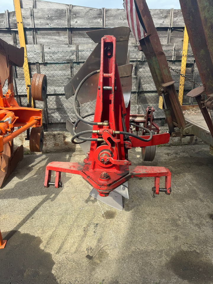 Greco Ilio monovomere aratro usato - Charrue: photos 3 Greco Ilio monovomere aratro usato - Charrue: photos 3