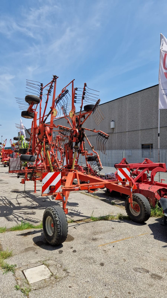 Ranghinatore usato Kuhn GA 7301 - Faneuse: photos 3 Ranghinatore usato Kuhn GA 7301 - Faneuse: photos 3