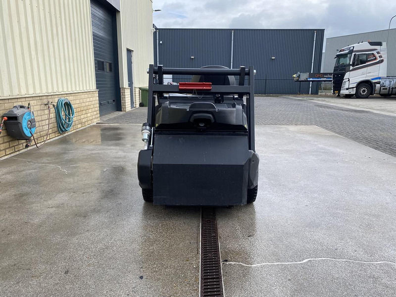 Kärcher KM 105/110 R Bp, Veegmachine, hoogkieper - Balayeuse de voirie: photos 3 Kärcher KM 105/110 R Bp, Veegmachine, hoogkieper - Balayeuse de voirie: photos 3