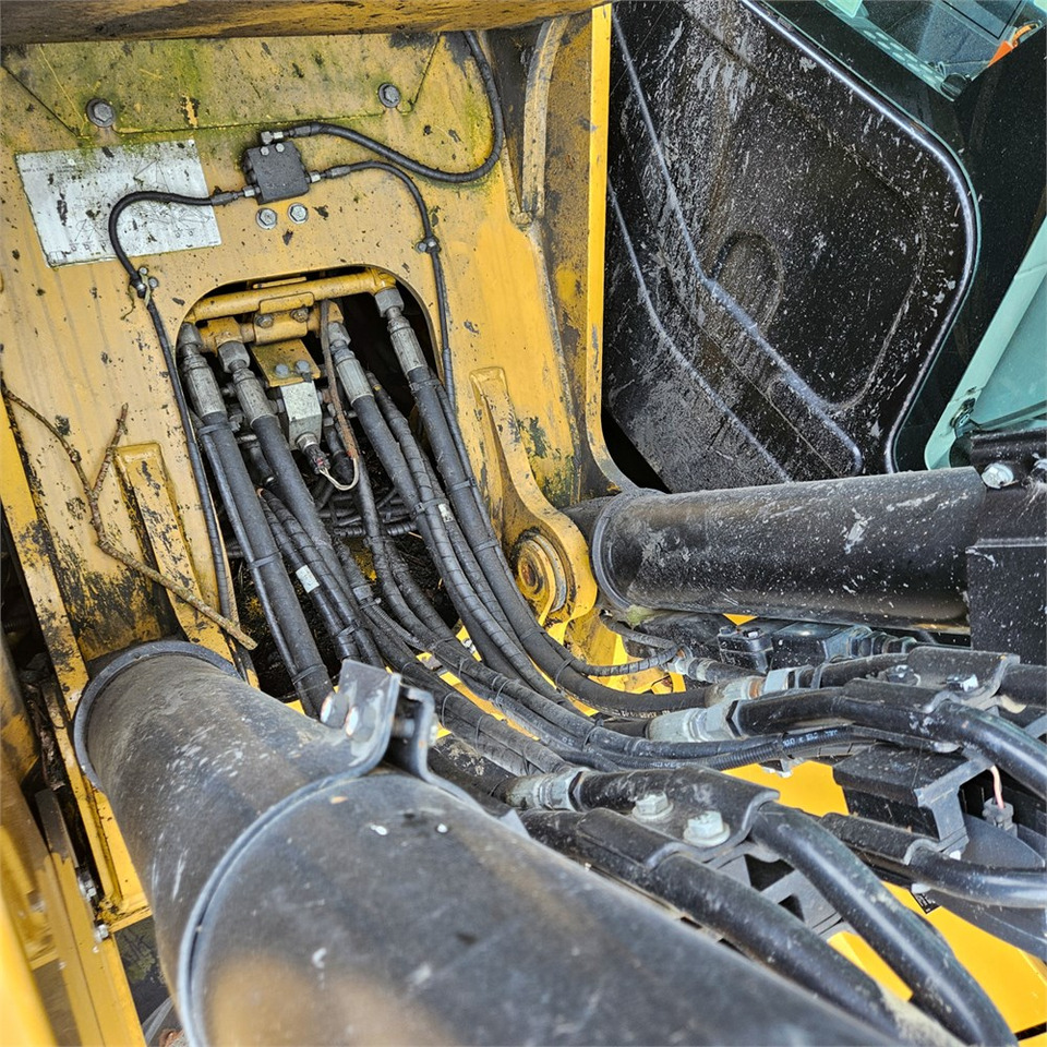 Pelle sur chenille Caterpillar 325 FLCR: photos 39