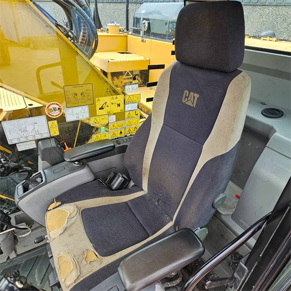 Pelle sur chenille Caterpillar 325 FLCR: photos 12