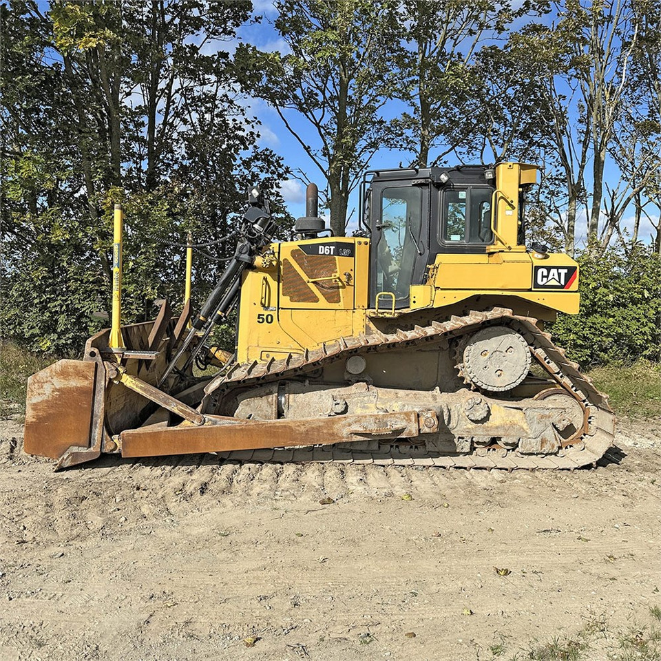 Caterpillar D6T LGP - Bulldozer: photos 3 Caterpillar D6T LGP - Bulldozer: photos 3