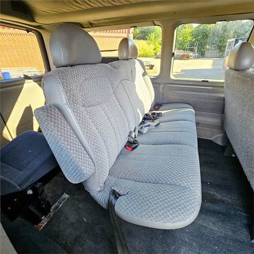 Transport de personnes Chevrolet Express Van 2500: photos 13