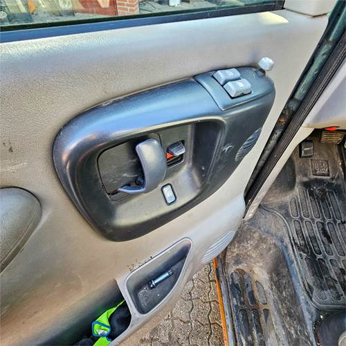 Transport de personnes Chevrolet Express Van 2500: photos 25