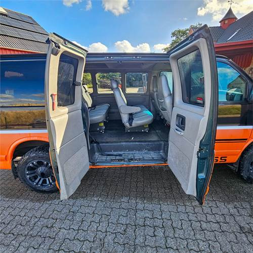 Transport de personnes Chevrolet Express Van 2500: photos 28