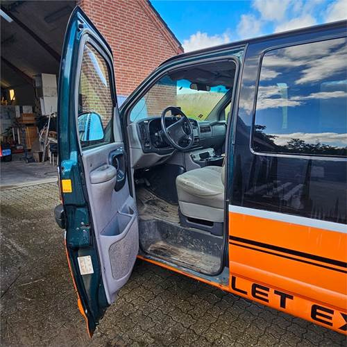 Transport de personnes Chevrolet Express Van 2500: photos 8