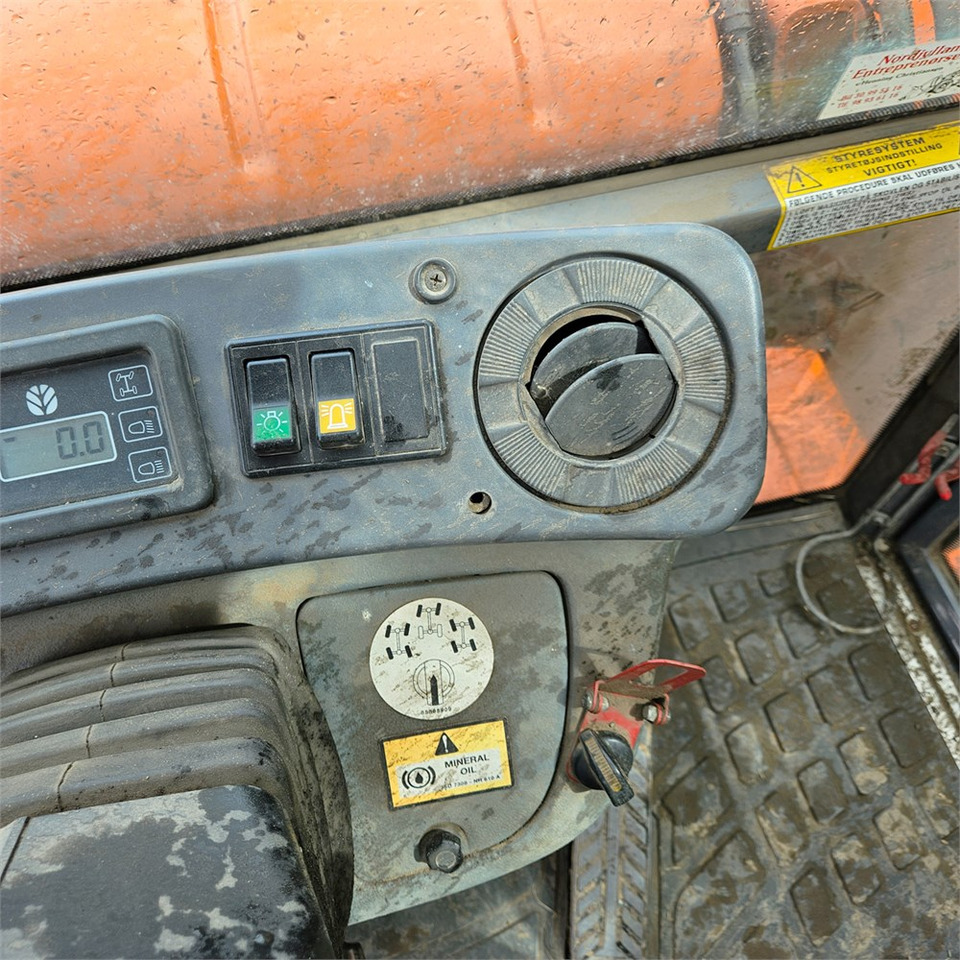 Tractopelle Fiat-Hitachi FB200-4PS: photos 18