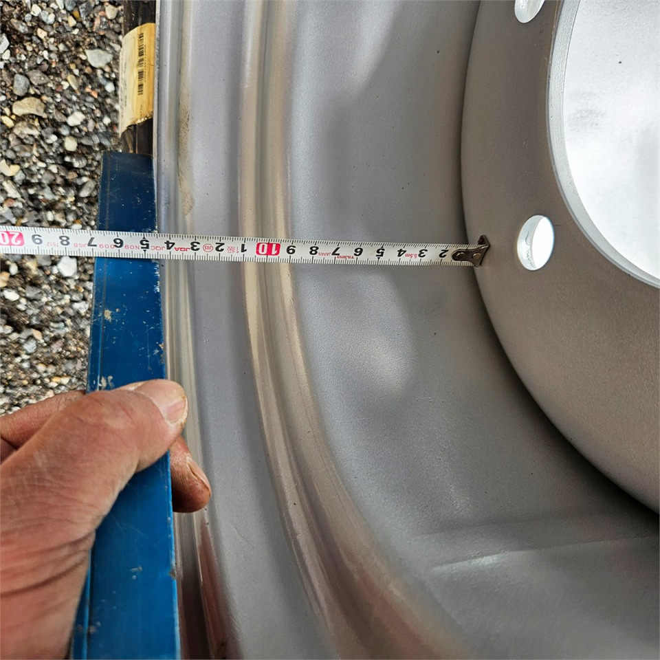 Giant 31X15,5-15 - Roue complète pour Engins de chantier: photos 5 Giant 31X15,5-15 - Roue complète pour Engins de chantier: photos 5