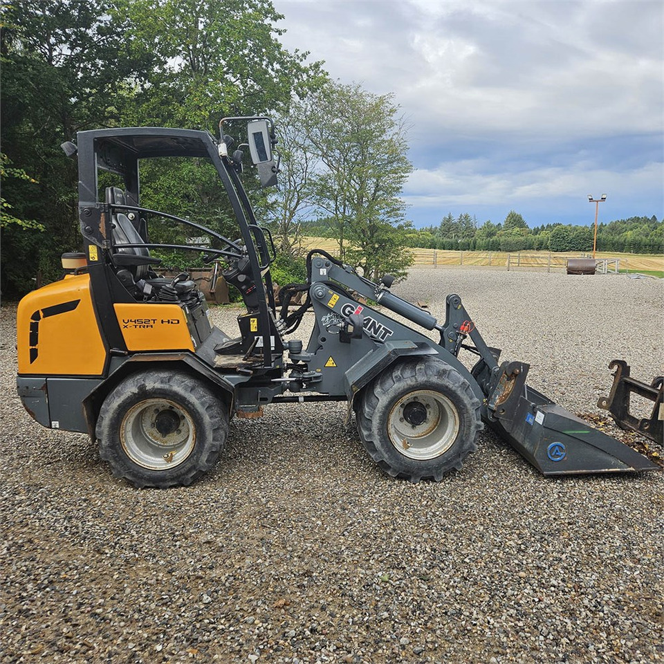 Giant V452T X-TRA HD - Chargeuse sur pneus: photos 1 Giant V452T X-TRA HD - Chargeuse sur pneus: photos 1