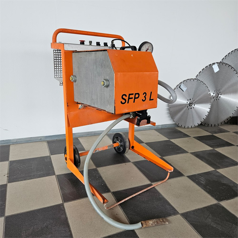 Gölz SFP 3L - Machine-outil: photos 1 Gölz SFP 3L - Machine-outil: photos 1