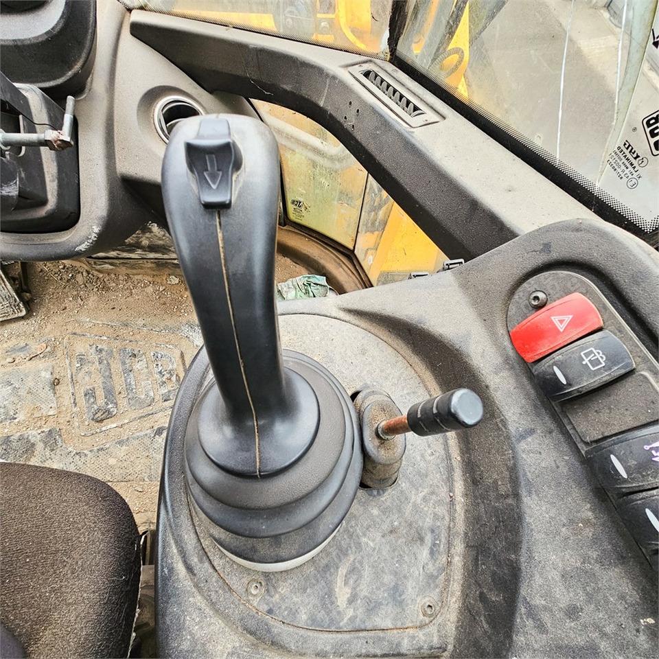 Chargeuse sur pneus JCB 437HT T4: photos 13