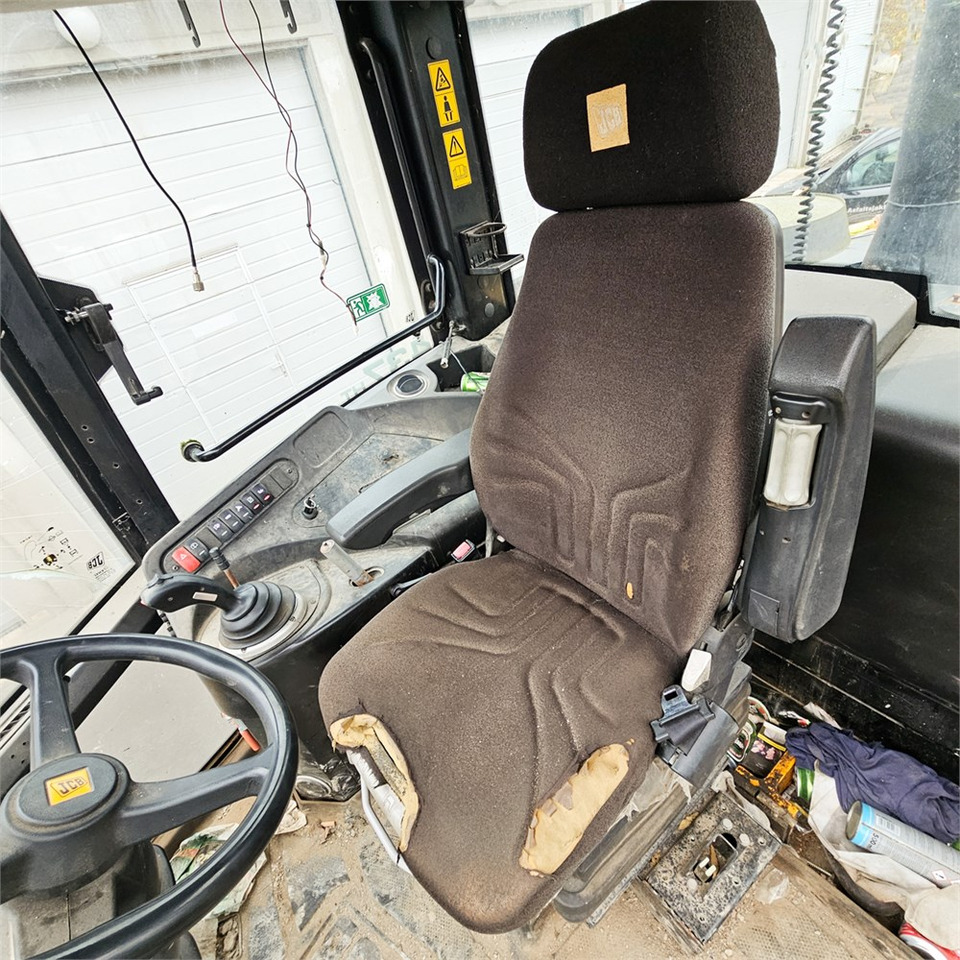 Chargeuse sur pneus JCB 437HT T4: photos 12