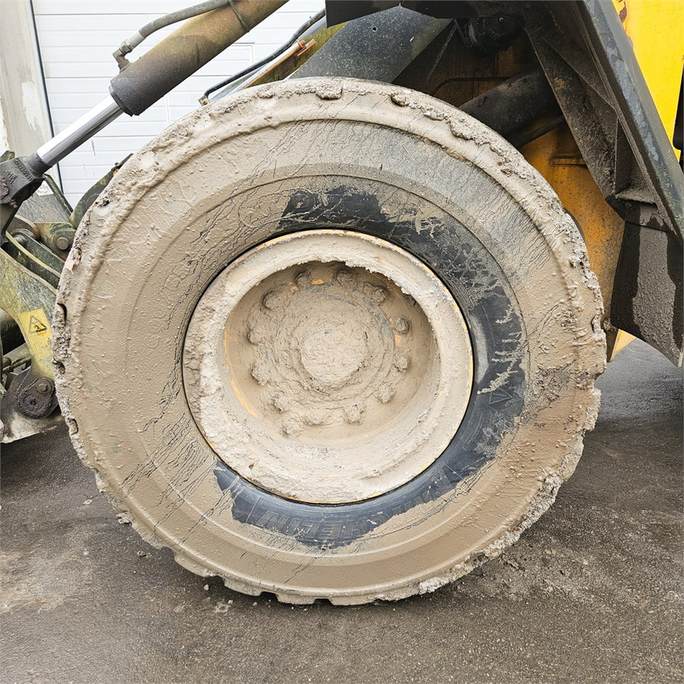 Chargeuse sur pneus JCB 437HT T4: photos 33