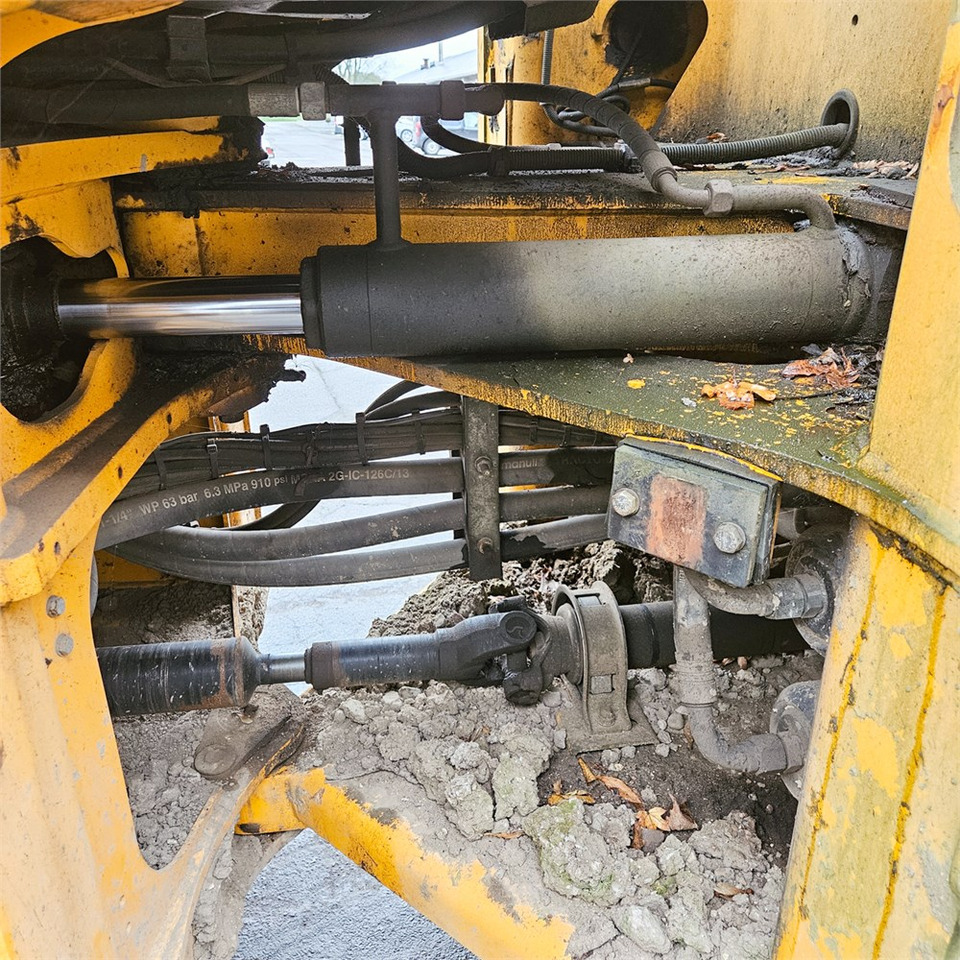 Chargeuse sur pneus JCB 437HT T4: photos 25