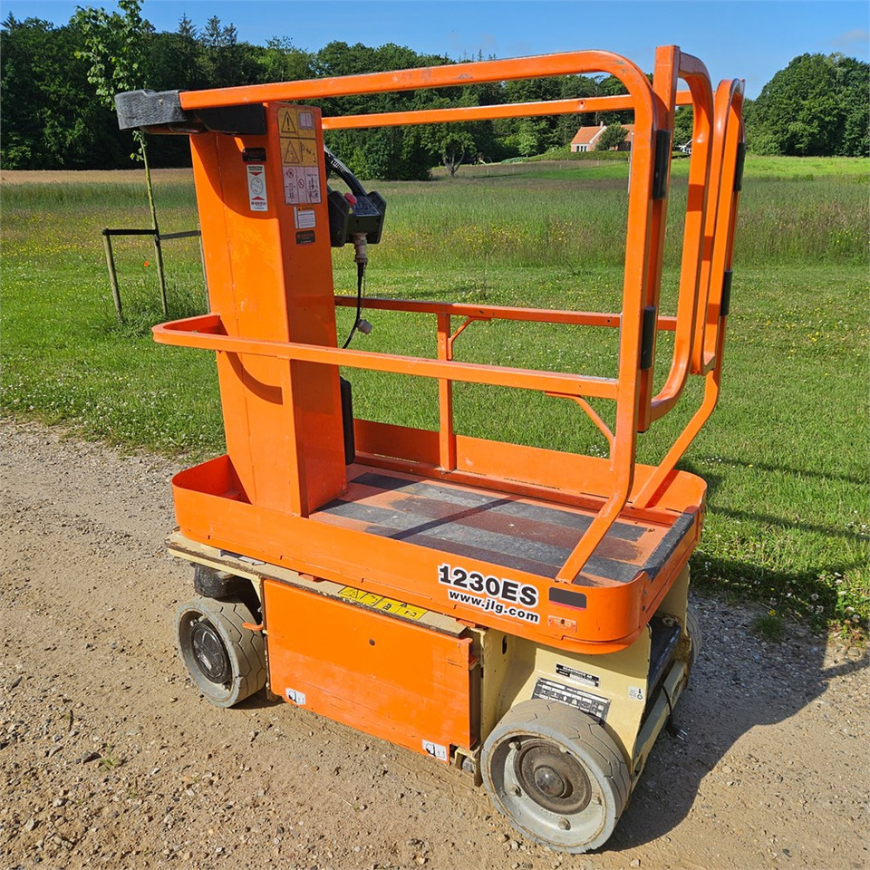 JLG 1230 ES - Nacelle à mât vertical: photos 1 JLG 1230 ES - Nacelle à mât vertical: photos 1