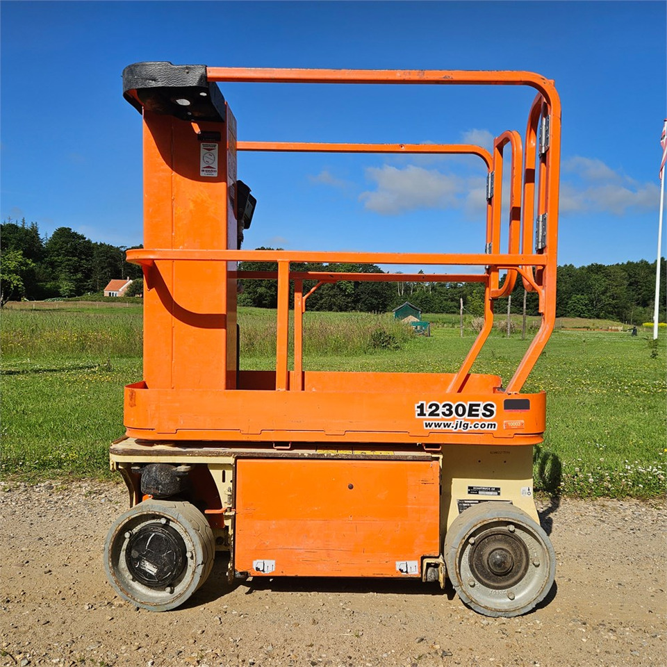 JLG 1230 ES - Nacelle à mât vertical: photos 2 JLG 1230 ES - Nacelle à mât vertical: photos 2