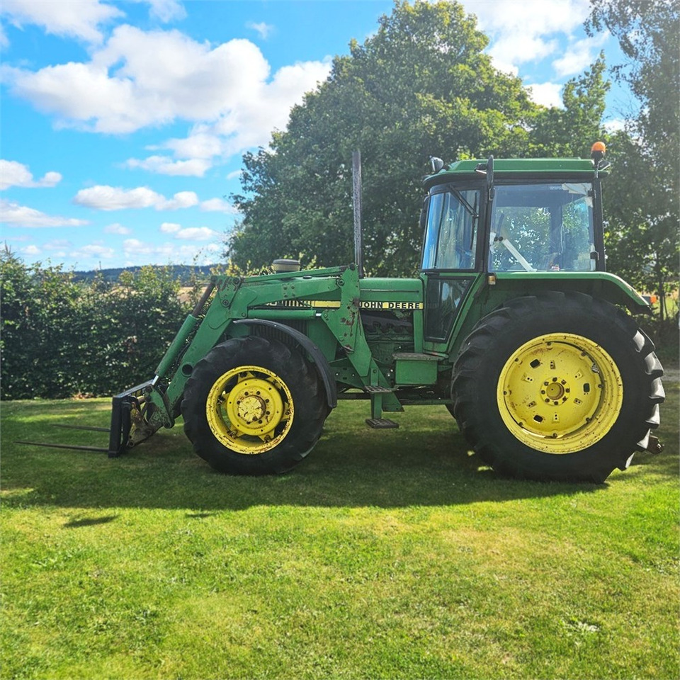 John Deere 3140 - Tracteur agricole: photos 1 John Deere 3140 - Tracteur agricole: photos 1