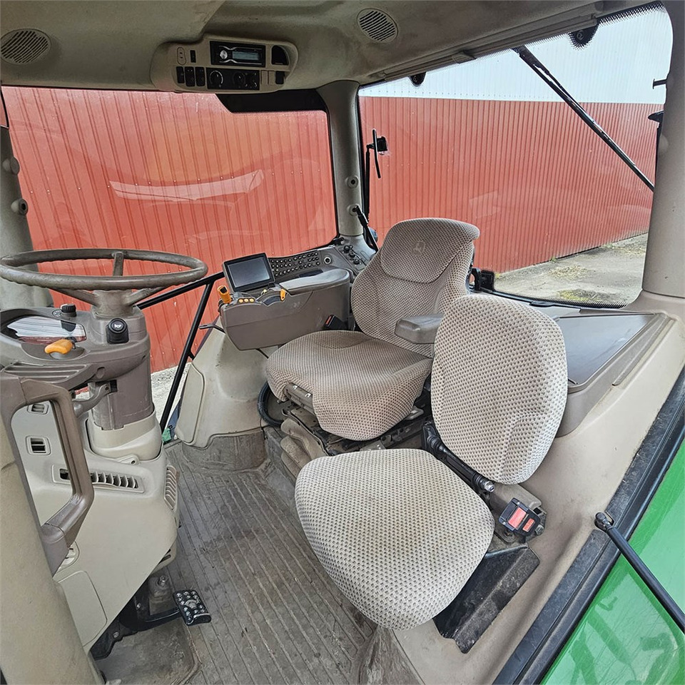 Tracteur agricole John Deere 6210 R: photos 11