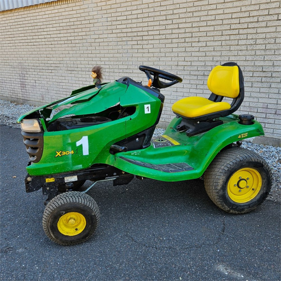 John Deere X304 - Motofaucheuse: photos 1 John Deere X304 - Motofaucheuse: photos 1